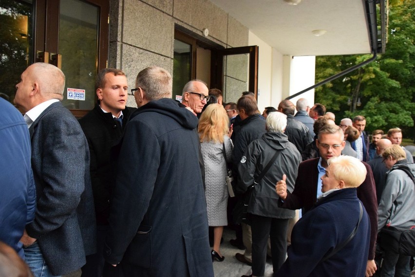 Premier Mateusz Morawiecki i prezes PiS Jarosław Kaczyński na konwencji wyborczej.