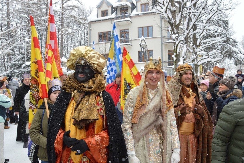 Zakopane. Przez Krupówki przeszedł orszak Trzech Króli [ZDJĘCIA]