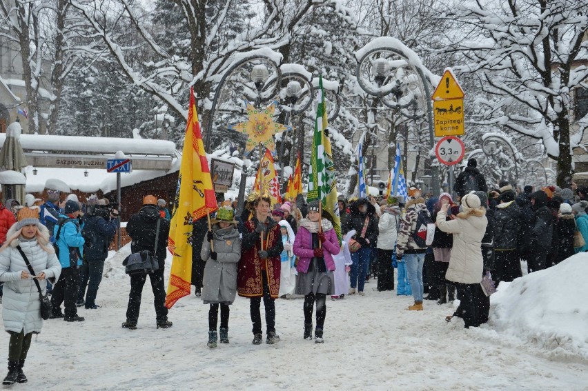 Zakopane. Przez Krupówki przeszedł orszak Trzech Króli [ZDJĘCIA]