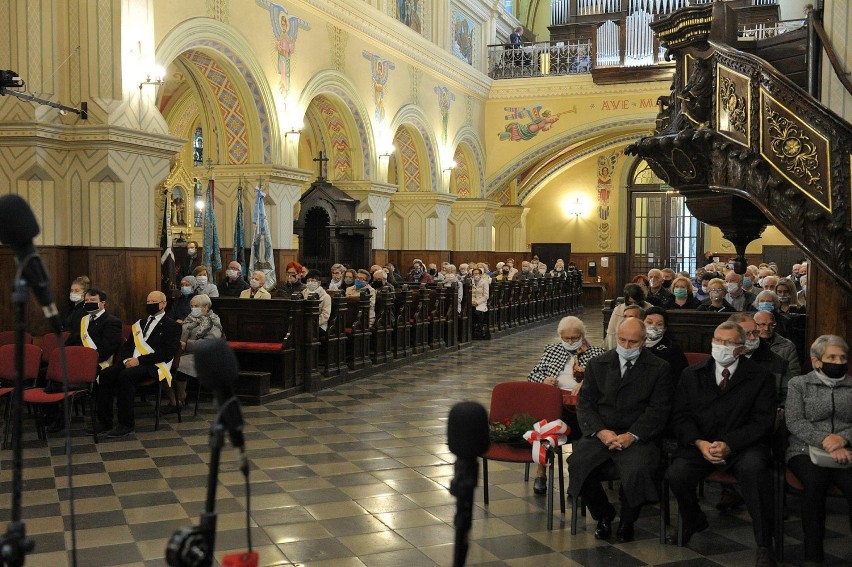 Dekret  udzielający  dyspensy od obowiązku uczestnictwa w...