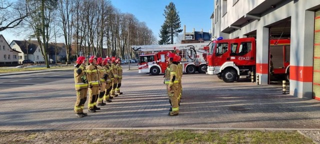 Strażacy z Goleniowa uczcili minutą ciszy pamięć ukraińskich kolegów, którzy podczas wojny zginęli na służbie