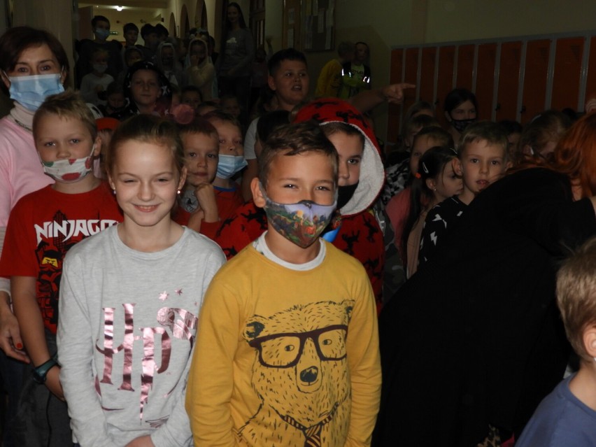 Krotoszyn: Dzień Piżamy w SP nr 4. Uczymy przez to wrażliwości oraz empatii i walczymy z nudą w szkole