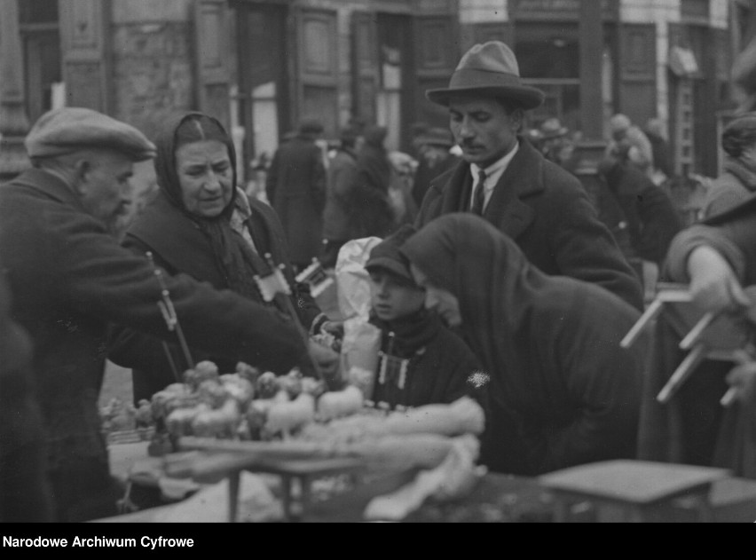 Wielkanocne tradycje na starych fotografiach Narodowego Archiwum Cyfrowego. Zobacz wyjątkowe ZDJĘCIA sprzed lat