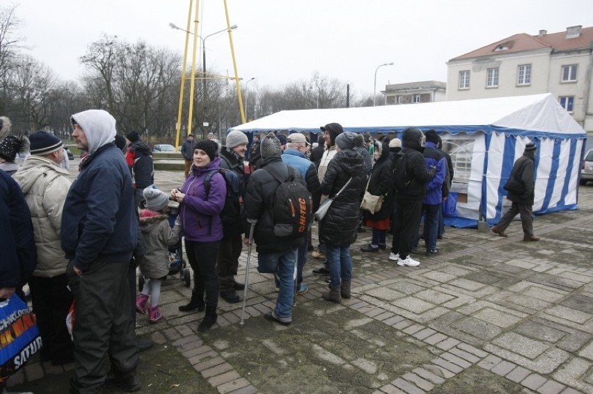 Na miejską Wigilię przychodzi bardzo wiele osób.