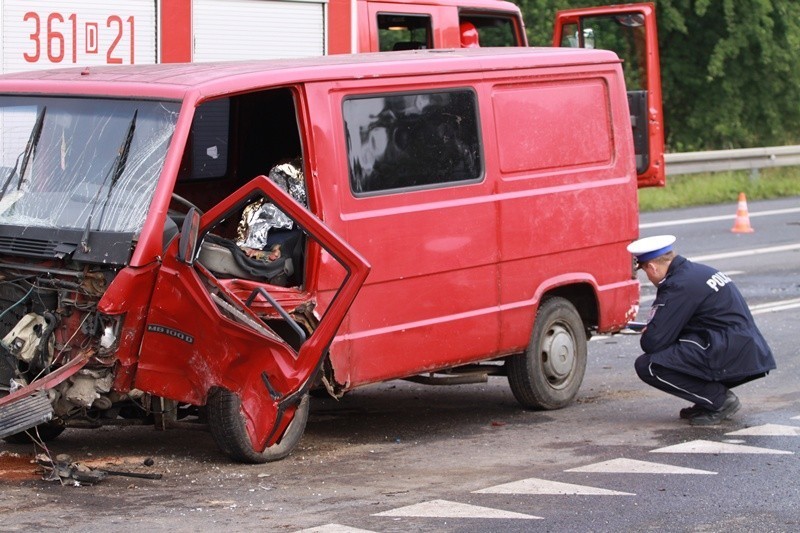 Wypadek koło Rzeszotar, dwie osoby ranne