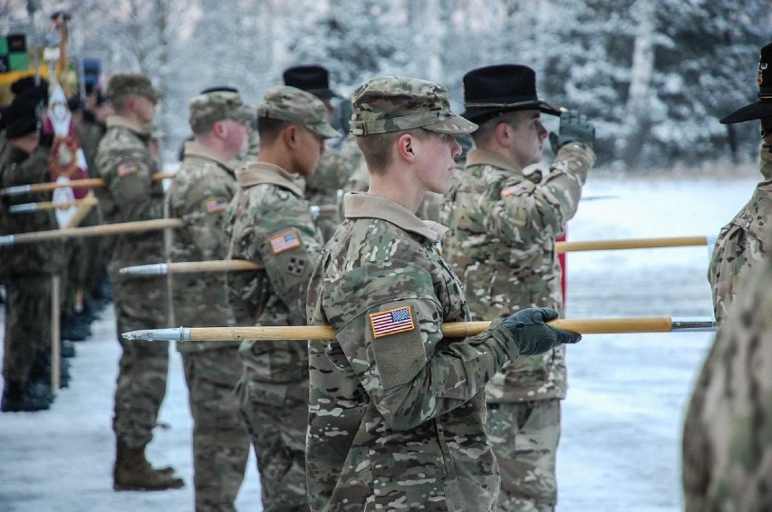 W jednym szeregu. Oficjalne powitanie amerykańskich żołnierzy w Świętoszowie [GALERIA]