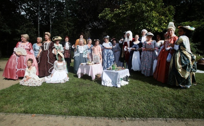 Piknik XVIII-wieczny na Różance