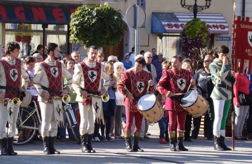 Na Rynku w Oświęcimiu efektowny pokaz włoskiej grupy z Arezzo. 