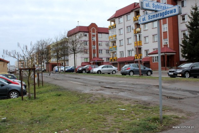 Mieszkańcy ulicy Szmaragdowej wkrótce doczekają się porządnej drogi asfaltowej