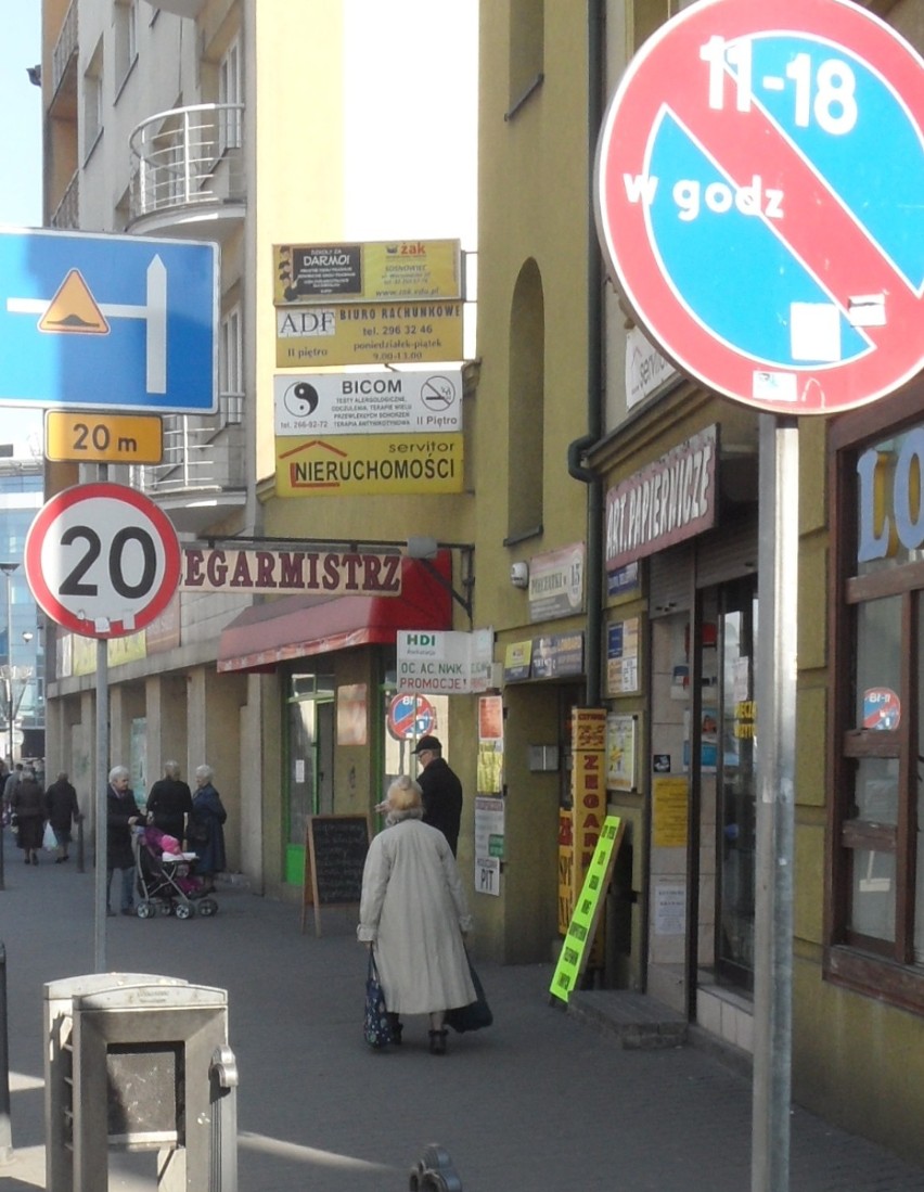 Szpetne szyldy w Sosnowcu. To również ulica Warszawska.
