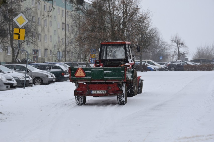 Czy gmina Śrem nie troszczy się o odśnieżanie parkingów?...