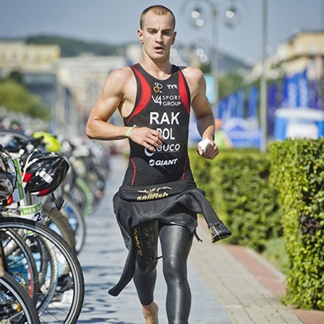 MATEUSZ RAK, Rumia

Data urodzenia: 15.05.1990
Triathlon trenuje od: 2010
Specjalizacja: dystans olimpijski i sprint
Najlepsze wyniki: m.in. 5 km w triathlonie (sprint) - 15'35"; 100 m grzbietem, basen 25 m - 56'82"
Ulubione miejsce: St. Moritz