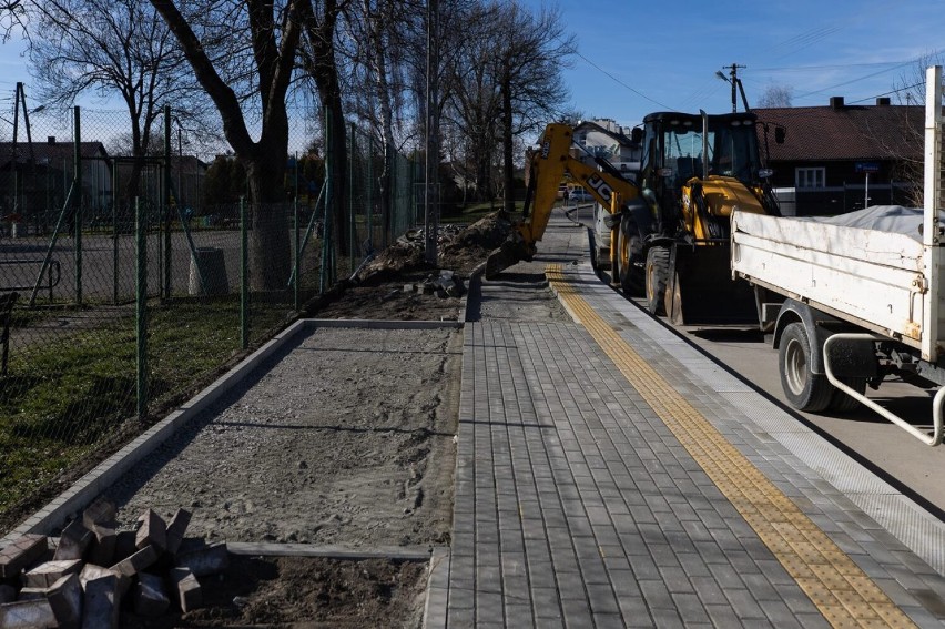 W Rzeszowie wymieniane są wiaty przystankowe i przebudowywane zatoczki autobusowe