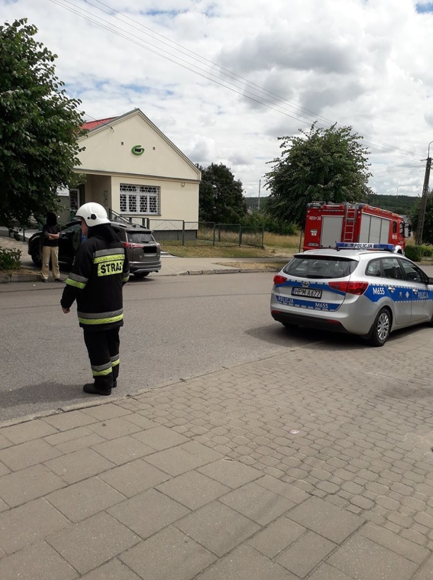 Potrącenie rowerzysty w Krynkach. Mężczyzna trafił do szpitala (zdjęcia)