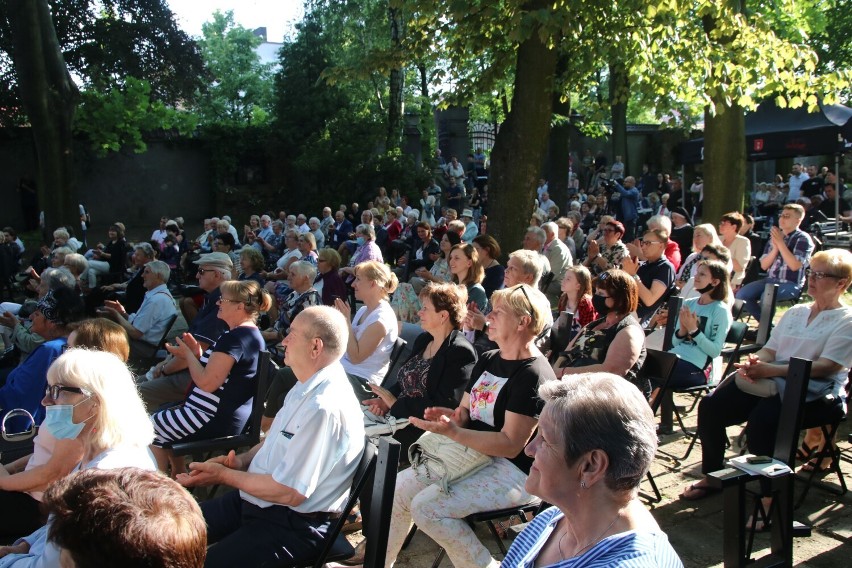 Koncert zespołu "Mazowsze" w Wieluniu. U ojców franciszkanów wybrzmiały arcydzieła muzyki sakralnej ZDJĘCIA, WIDEO