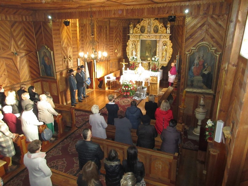 Delegacja KBS Krotoszyn odwiedziła byłych krotoszyńskich księży podczas mszy odpustowej [ZDJĘCIA]