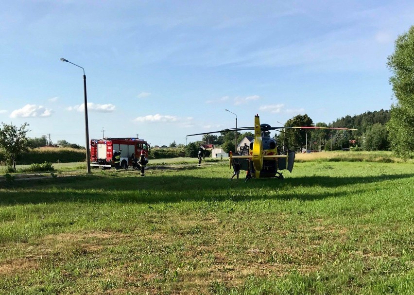 Wypadek w Białkach. Rowerzystka potrącona przez samochód, w akcji helikopter medyczny 