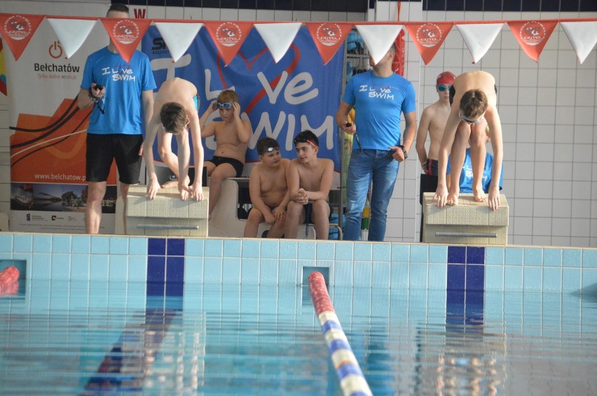 Pływacy z Bełchatowa, Łasku i Pajęczna rywalizowali w zawodach walentynkowych [GALERIA]
