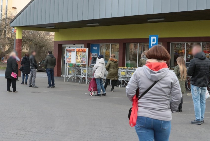 Do której są czynne sklepy w Szczecinie  przed świętami?