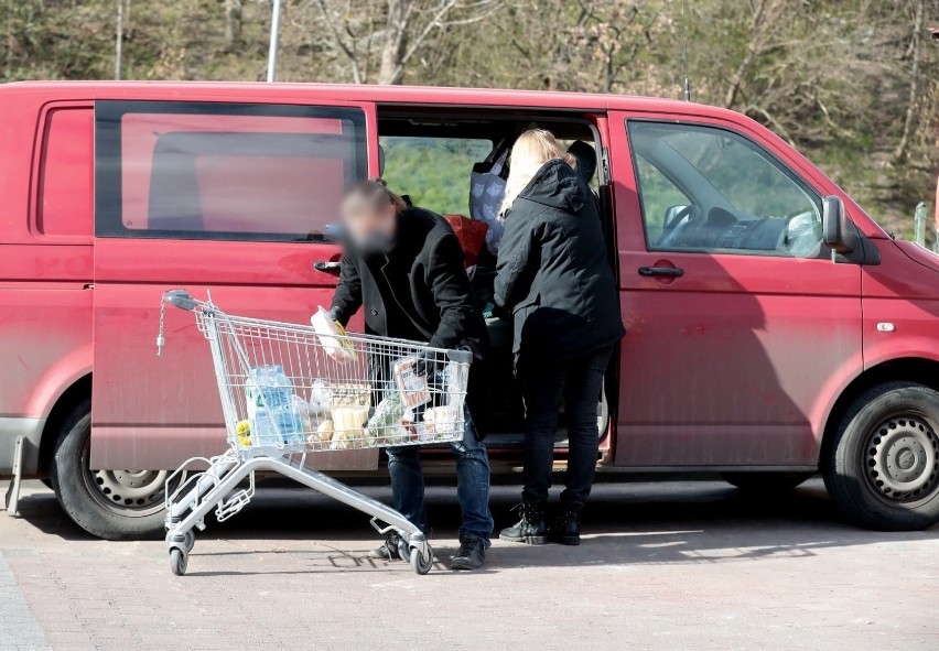 Do której są czynne sklepy w Szczecinie  przed świętami?