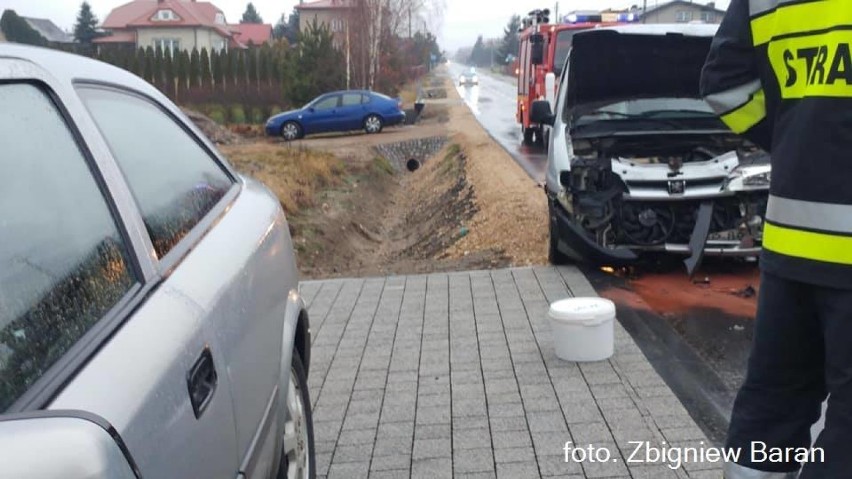 Trzy samochody zderzyły się w niedzielę w Kłobucku ZDJĘCIA 