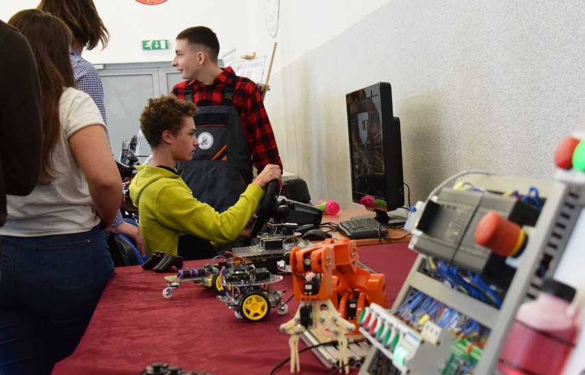 Krośnieński "Mechanik" zachęca młodzież do zainteresowania się techniką. Zorganizował Konkurs Wiedzy Technicznej i Motoryzacyjnej [ZDJĘCIA]