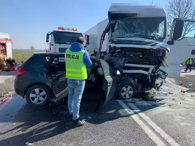 W wypadku pod Nakłem rannych zostało czworo policjantów.