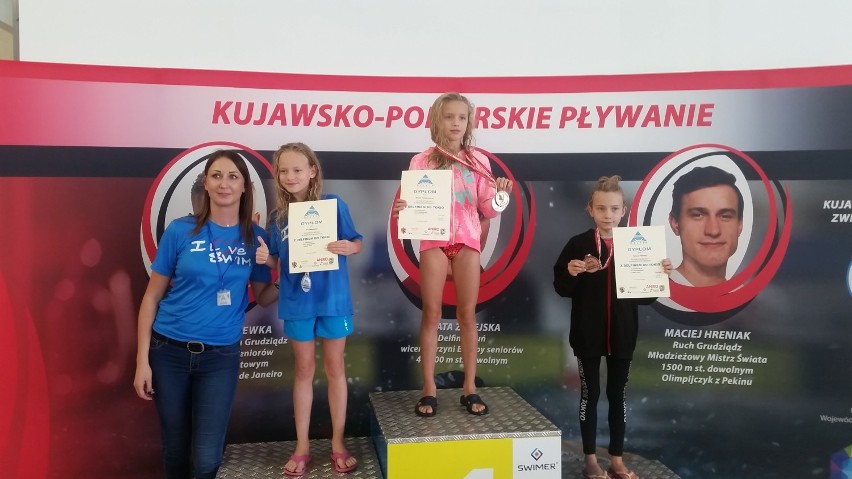 Srebrny medal Alicji Morawiec i nowe "życiówki" pływaków EKS Skry w Toruniu