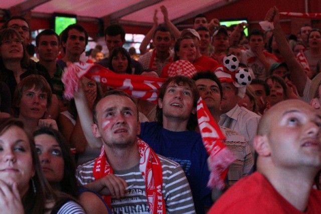 Zobacz, gdzie obejrzysz pierwsze spotkanie Euro 2012 we ...