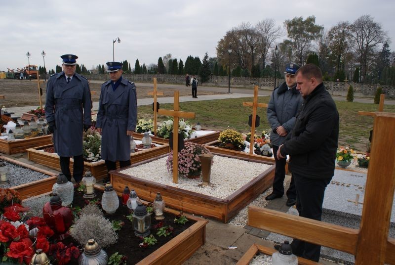 Wieluń: Uczcili pamięć zmarłych policjantów