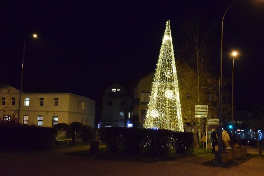 Ulice Pruszcza Gdańskiego rozświetliły świąteczne iluminacje. Sprawdź, gdzie czuć magię świąt |GALERIA ZDJĘĆ