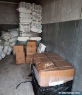 Kontrabanda w garażu w Starachowicach. Znaleziono tytoń i alkohol w ogromnych ilościach