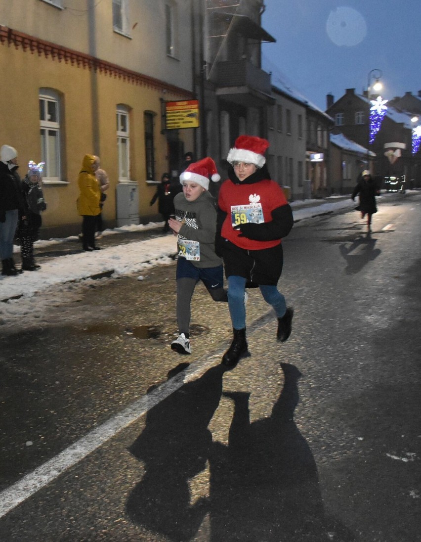 W Nowym Stawie odbył się III Bieg św. Mikołaja. Uczestnicy pomogli Pomorskiemu Hospicjum dla Dzieci