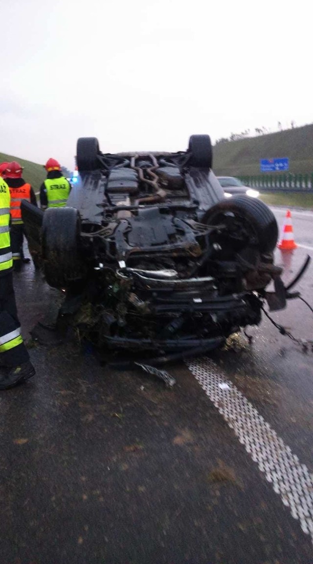 Porsche dachowało na A1 w Świerklanach