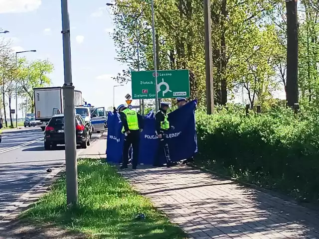 Wypadek na dk 12 w Żarach. Nie żyje pieszy.