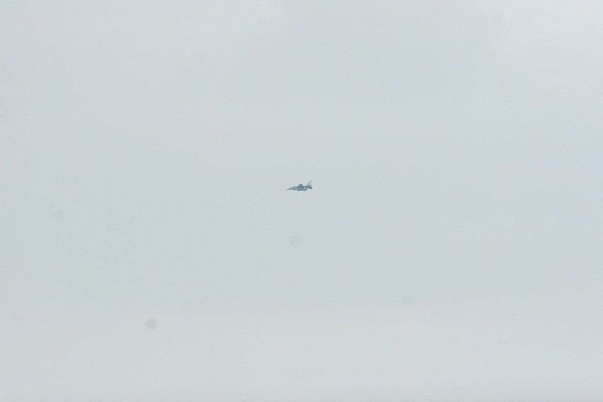F 16, Mi24 i spadochroniarze w akcji nad lotniskiem w Łososinie Dolnej [ZDJĘCIA, WIDEO]