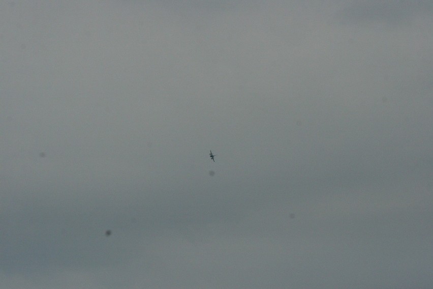 F 16, Mi24 i spadochroniarze w akcji nad lotniskiem w Łososinie Dolnej [ZDJĘCIA, WIDEO]