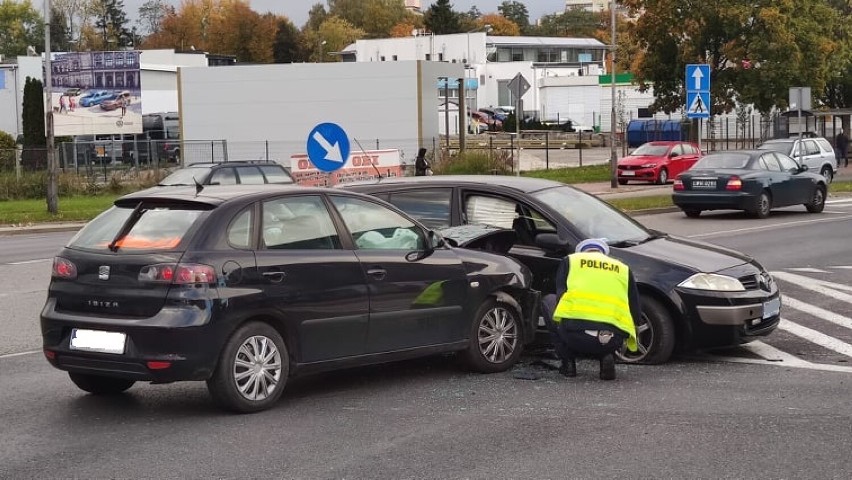 Wypadek na skrzyżowaniu Al. Armii Krajowej i ul. Polnej w...