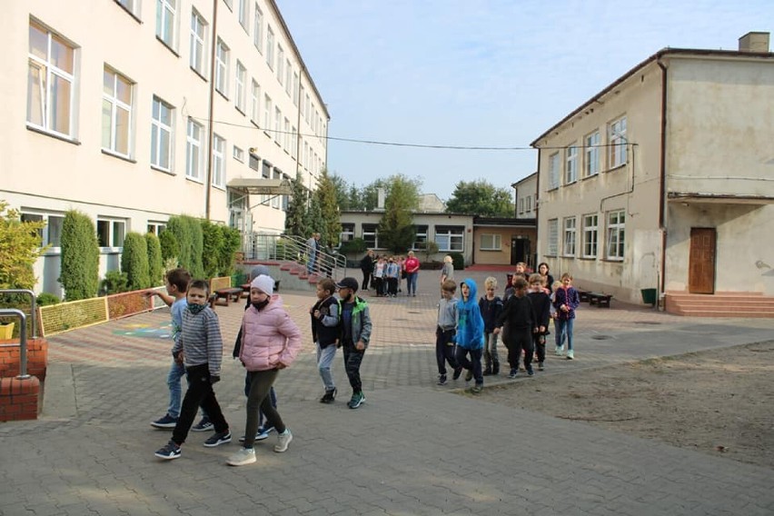 Ostroróg. Pożar w szkole! Ewakuowano cały budynek! Spokojnie... to tylko ćwiczenia!