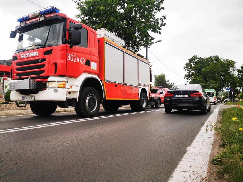 Zderzenie autobusu z osobówką na ul. Gryfińskiej w Szczecinie. Pięć osób poszkodowanych 