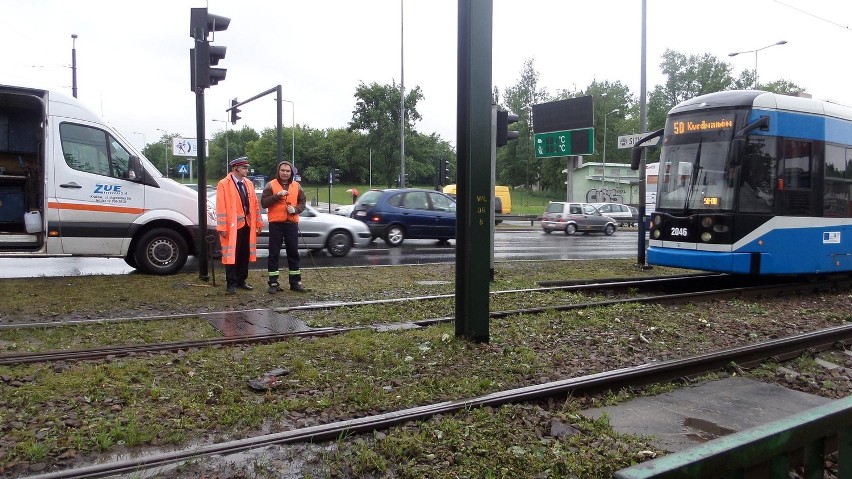 Kraków: woda zalała zwrotnicę. Nie kursowały tramwaje na os. Kurdwanów