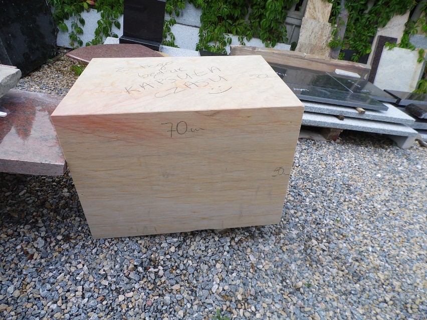 Kamienny kufer już prawie gotowy. Wieluńska Kapsuła Czasu zostanie zakopana 1 września