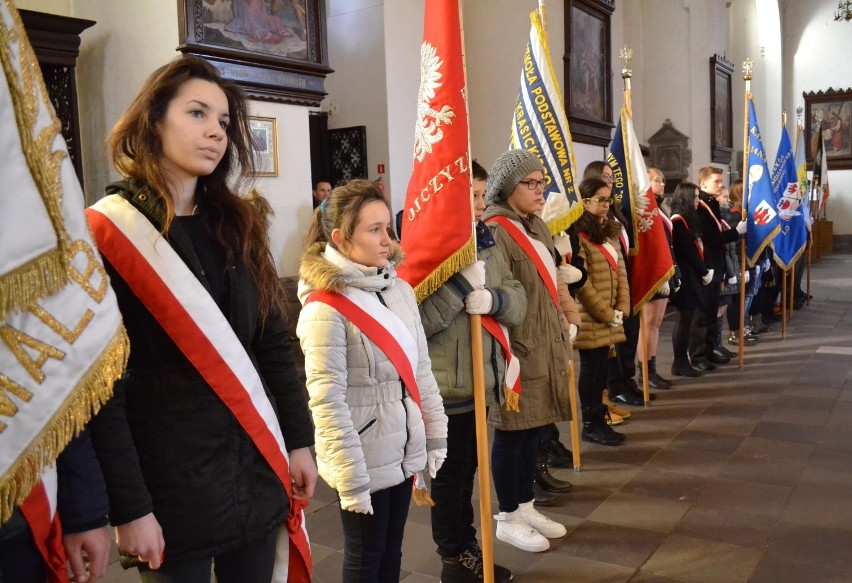 Dzień Żołnierzy Wyklętych 2015 w Malborku [ZDJĘCIA]. Mieszkańcy złożyli hołd niezłomnym