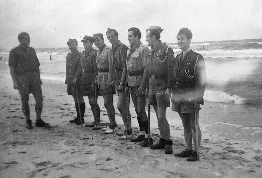 Tak w 1949 r. wypoczywali na obozie w Krynicy Morskiej harcerze z ziemi mogileńskiej. Zobaczcie zdjęcia
