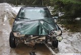 Wypadek w Cisowie. Pijany ojciec uderzył autem w drzewo [zdjęcie]