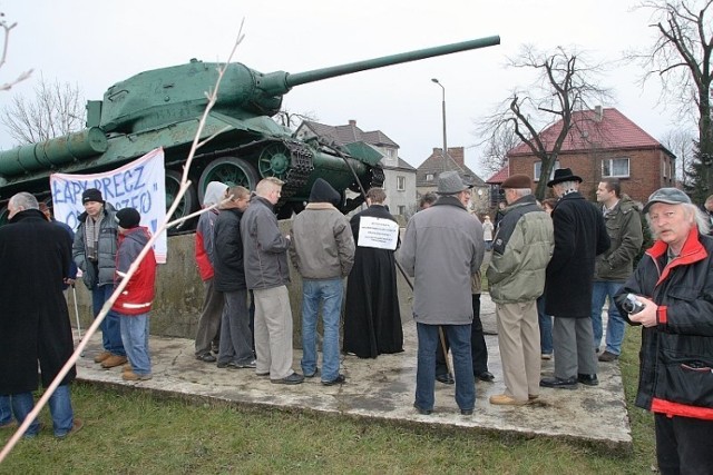 Manifestacja w obronie czołgu