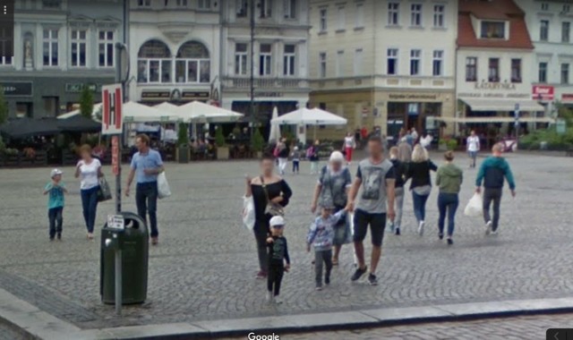 Bydgoszcz również, jak wiele innych miast w Polsce, możemy obejrzeć na zdjęciach Google Street View. 

Przygotowaliśmy galerię z bydgoszczanami uchwyconymi przez kamery Google'a. 

Sprawdźcie, może znajdziecie się na zdjęciach!