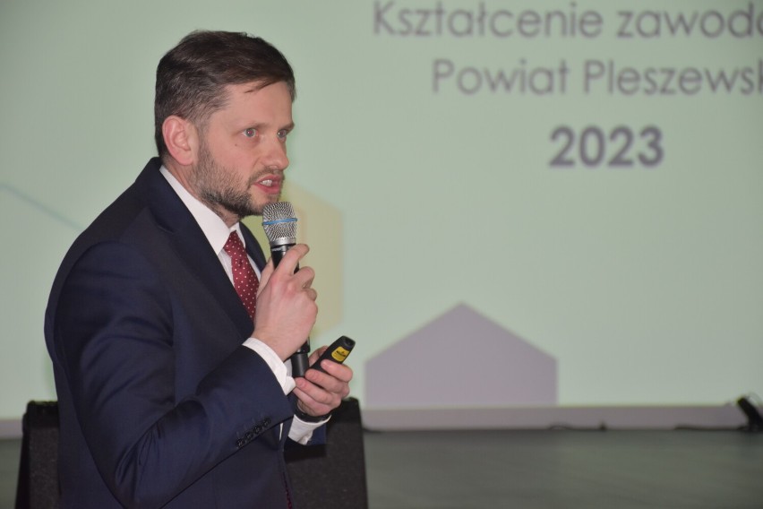 Konferencja edukacyjno-samorządowa połączonych Rady Powiatu Pleszewskiego i Rady Miejskiej w Pleszewie