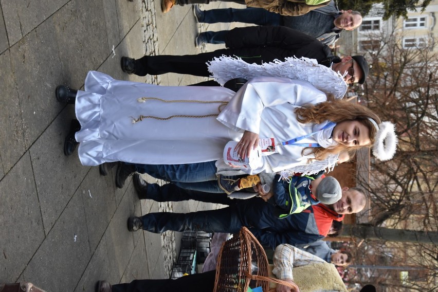 Karolina, dziewczyna o stu twarzach, która pokochała folklor