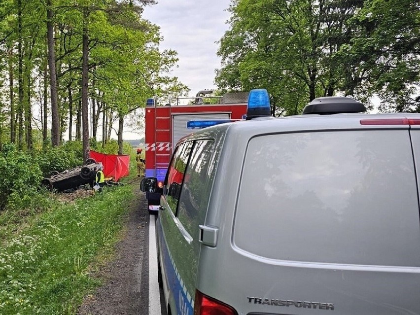 Tragiczny wypadek w pobliżu Stołczna w gminie Człuchów. Nie żyje 45-letni kierowca